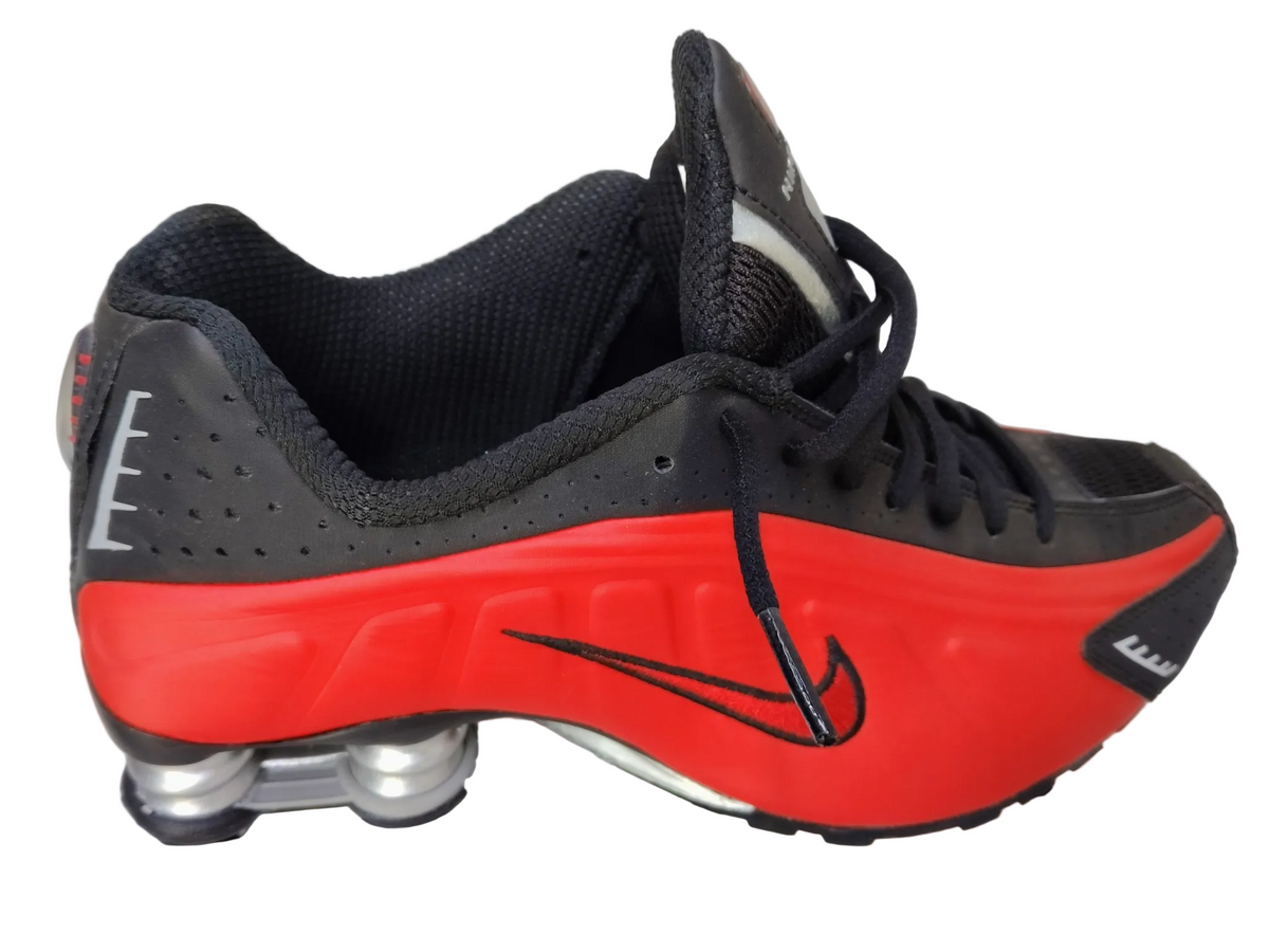 Nike Shox R4 color negra con roja talla 40 precio 120000